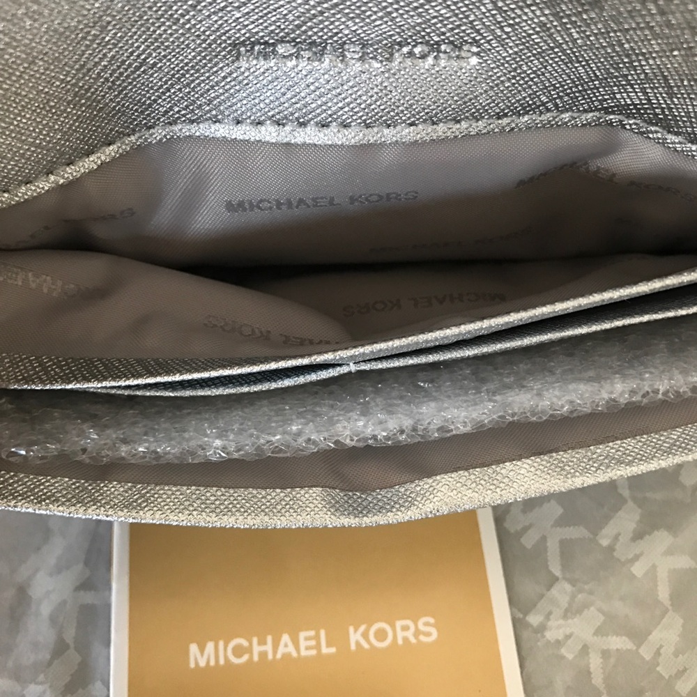 LAST 1 ⭐️ Authentic MK silver leather flat wallet - Picture 5 of 7